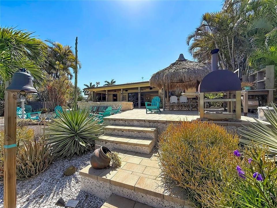 For Sale: $1,584,000 (3 beds, 2 baths, 2076 Square Feet)