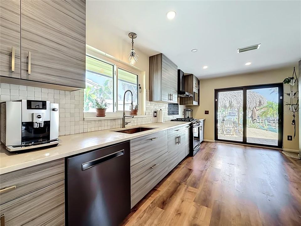 For Sale: $1,584,000 (3 beds, 2 baths, 2076 Square Feet)