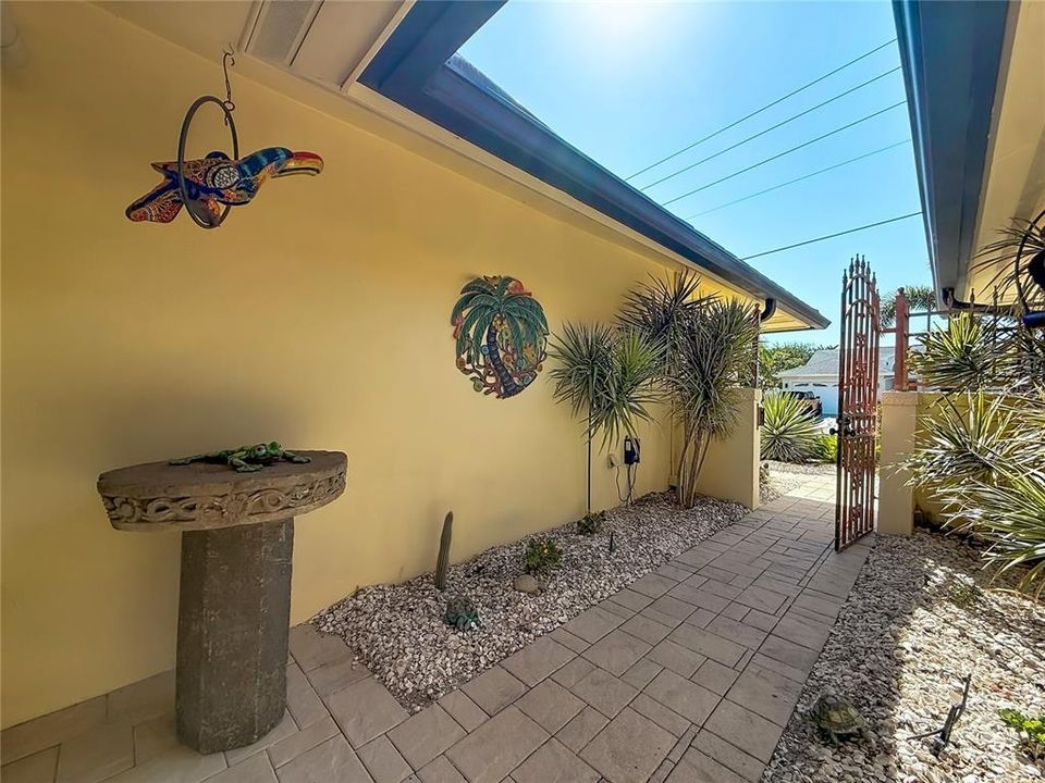 For Sale: $1,584,000 (3 beds, 2 baths, 2076 Square Feet)