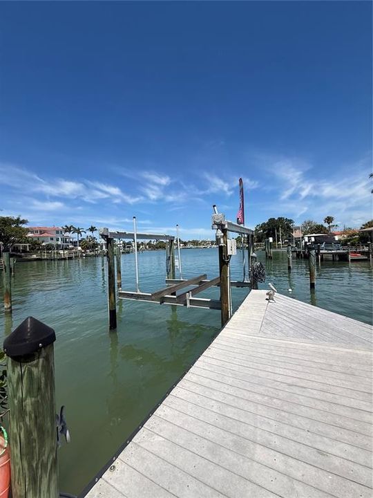 For Sale: $1,584,000 (3 beds, 2 baths, 2076 Square Feet)