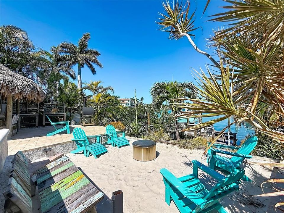 For Sale: $1,584,000 (3 beds, 2 baths, 2076 Square Feet)