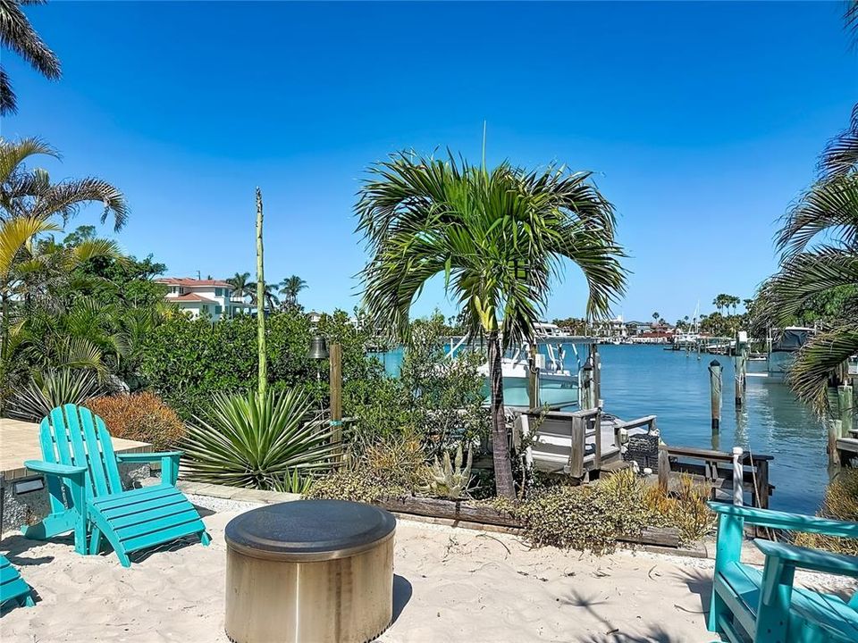 For Sale: $1,584,000 (3 beds, 2 baths, 2076 Square Feet)