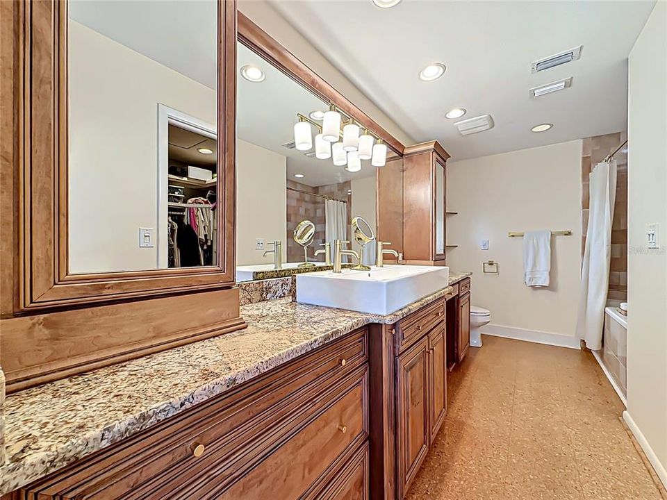 For Sale: $1,584,000 (3 beds, 2 baths, 2076 Square Feet)