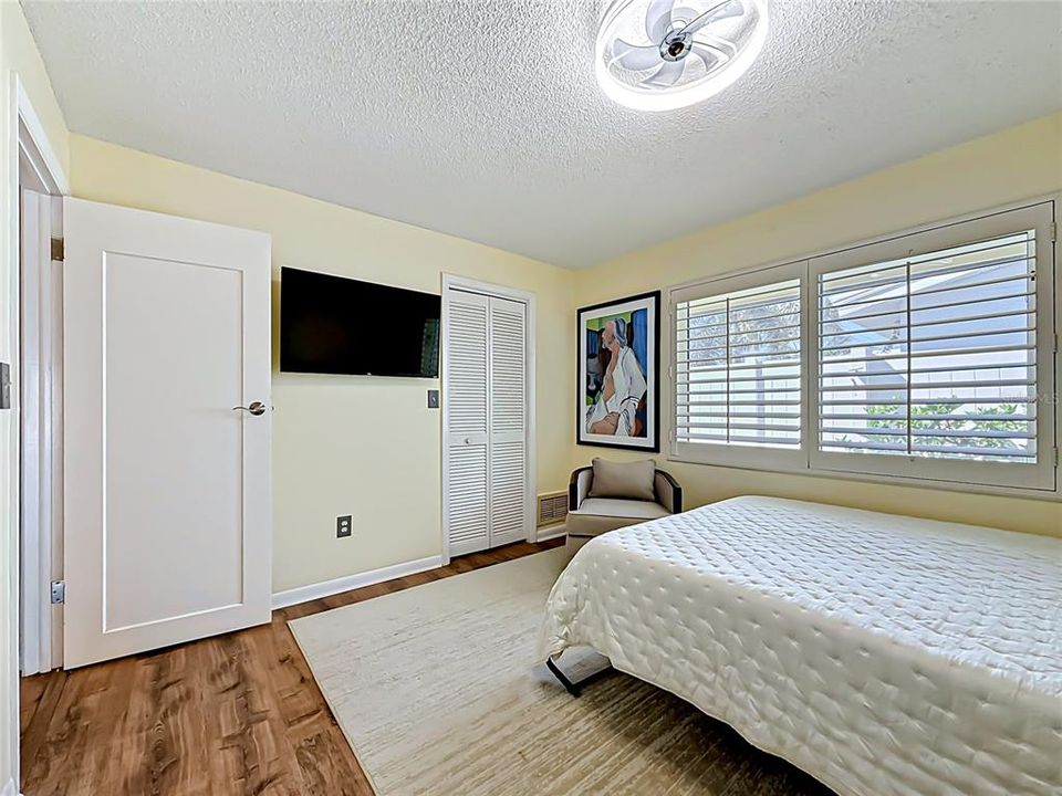 For Sale: $1,584,000 (3 beds, 2 baths, 2076 Square Feet)