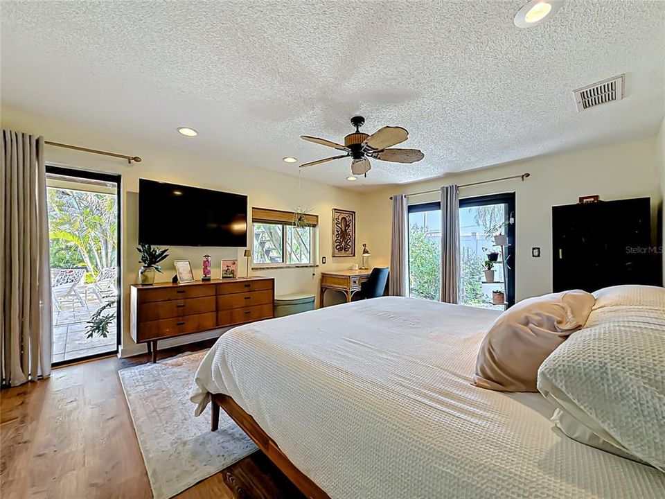 For Sale: $1,584,000 (3 beds, 2 baths, 2076 Square Feet)