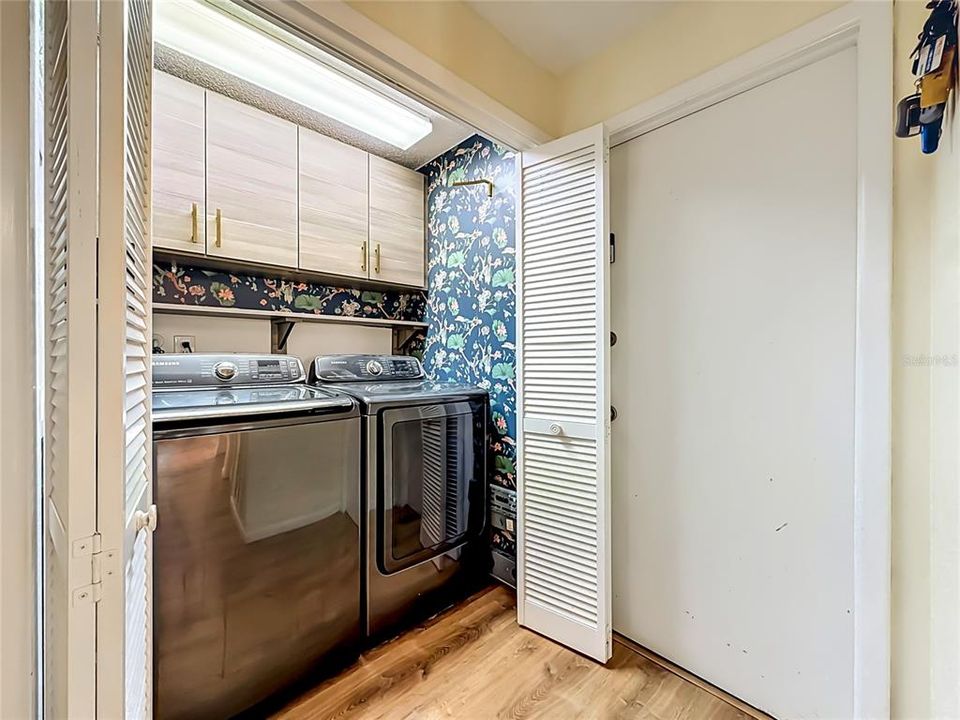 For Sale: $1,584,000 (3 beds, 2 baths, 2076 Square Feet)