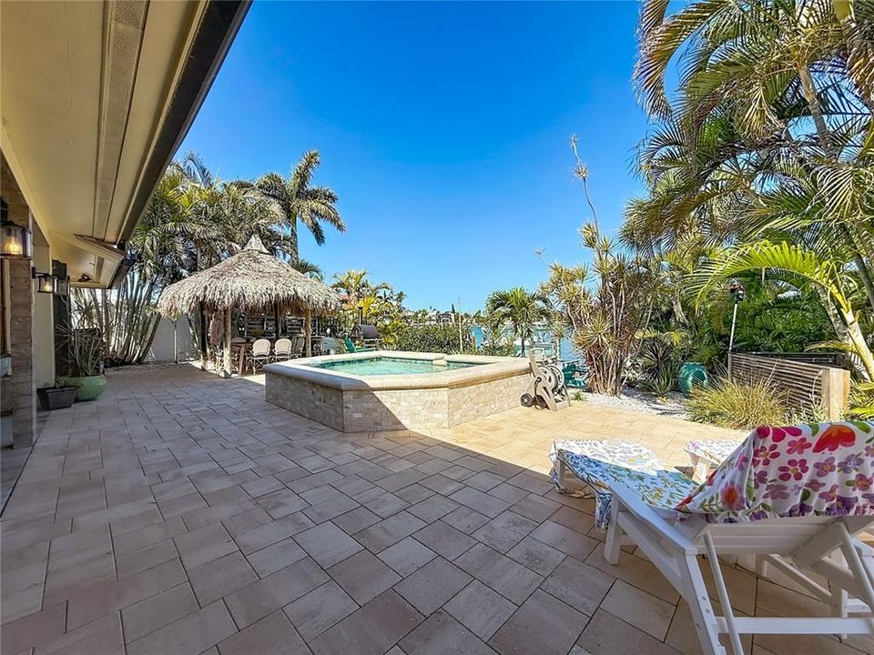For Sale: $1,584,000 (3 beds, 2 baths, 2076 Square Feet)