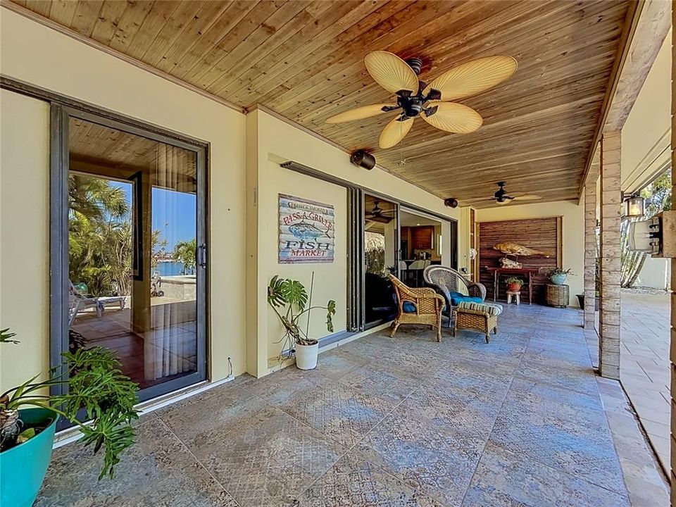 For Sale: $1,584,000 (3 beds, 2 baths, 2076 Square Feet)