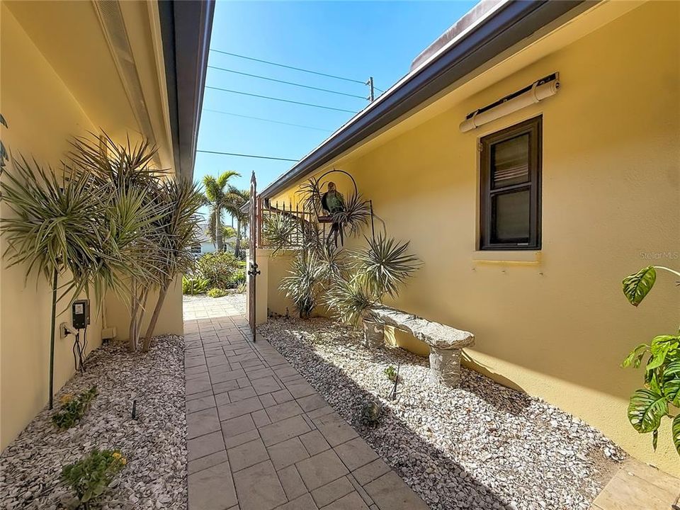 For Sale: $1,584,000 (3 beds, 2 baths, 2076 Square Feet)
