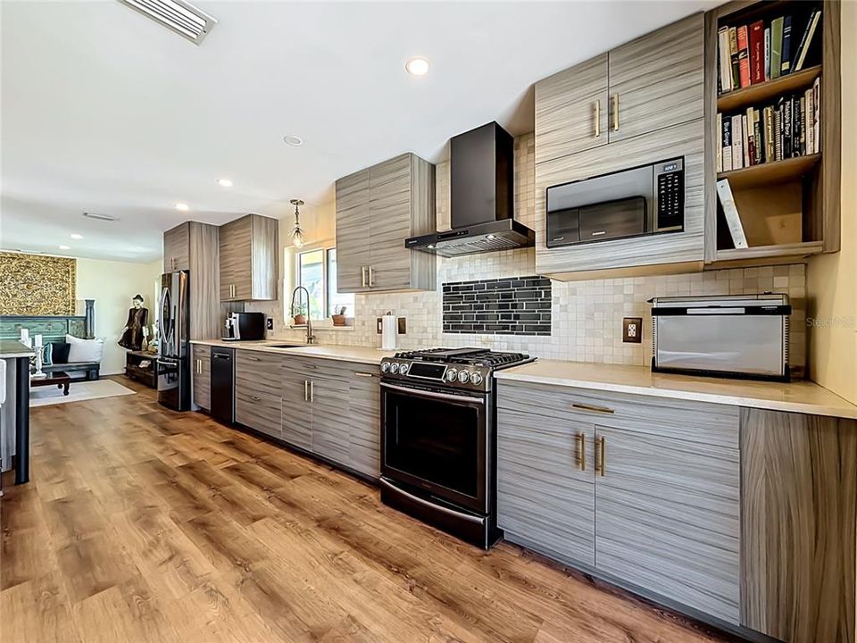 For Sale: $1,584,000 (3 beds, 2 baths, 2076 Square Feet)
