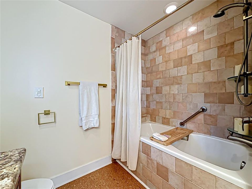 For Sale: $1,584,000 (3 beds, 2 baths, 2076 Square Feet)
