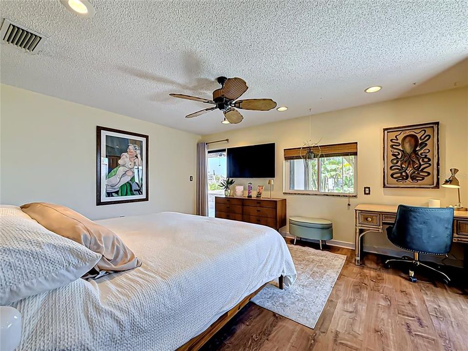 For Sale: $1,584,000 (3 beds, 2 baths, 2076 Square Feet)