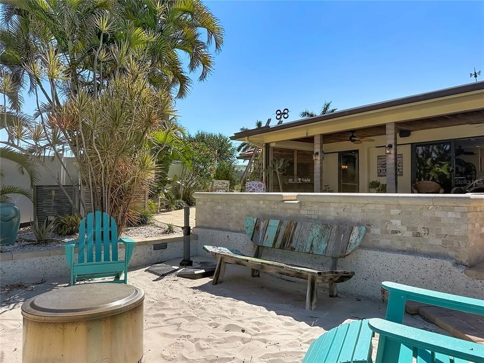 For Sale: $1,584,000 (3 beds, 2 baths, 2076 Square Feet)