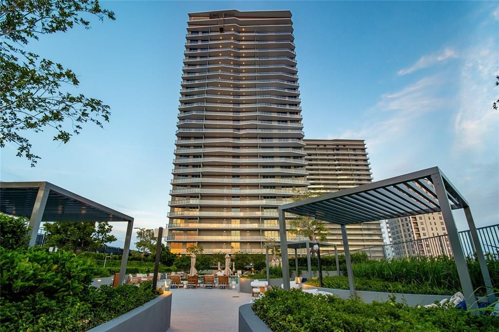 For Rent: $9,995 (2 beds, 2 baths, 1960 Square Feet)