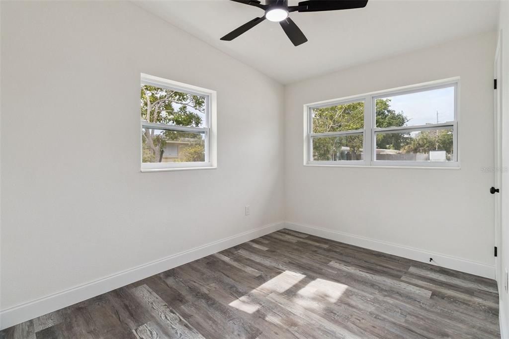 Activo con contrato: $295,000 (4 camas, 2 baños, 1516 Pies cuadrados)