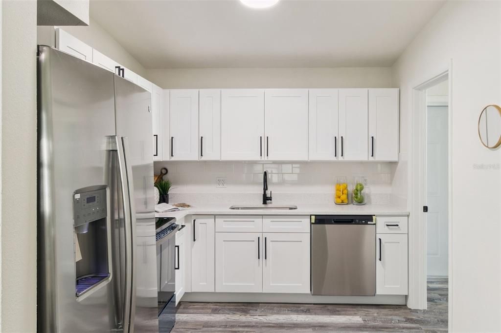 Activo con contrato: $295,000 (4 camas, 2 baños, 1516 Pies cuadrados)
