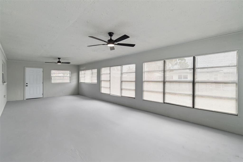 Activo con contrato: $295,000 (4 camas, 2 baños, 1516 Pies cuadrados)