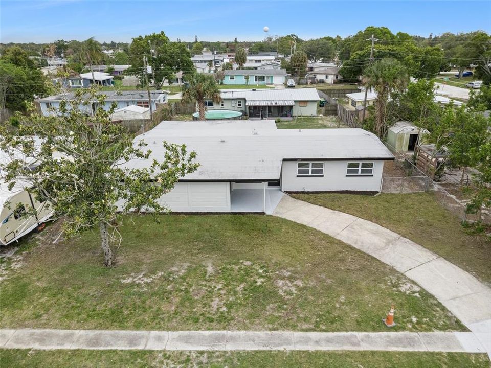 Activo con contrato: $295,000 (4 camas, 2 baños, 1516 Pies cuadrados)