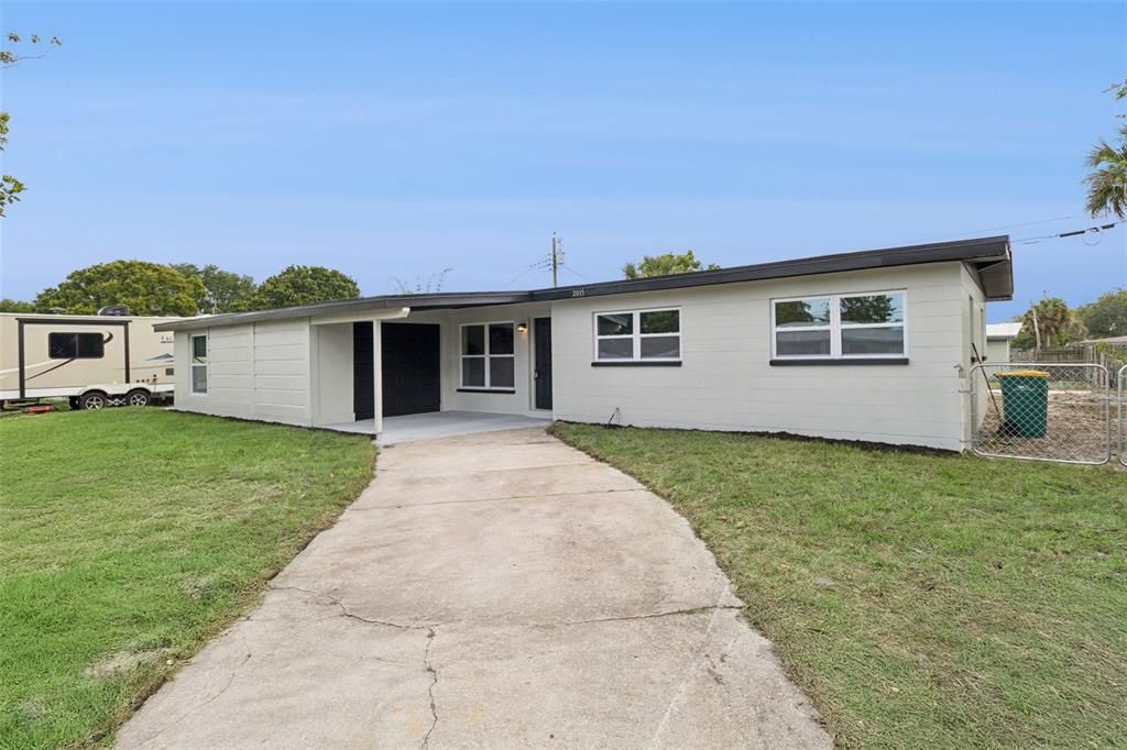 Activo con contrato: $295,000 (4 camas, 2 baños, 1516 Pies cuadrados)