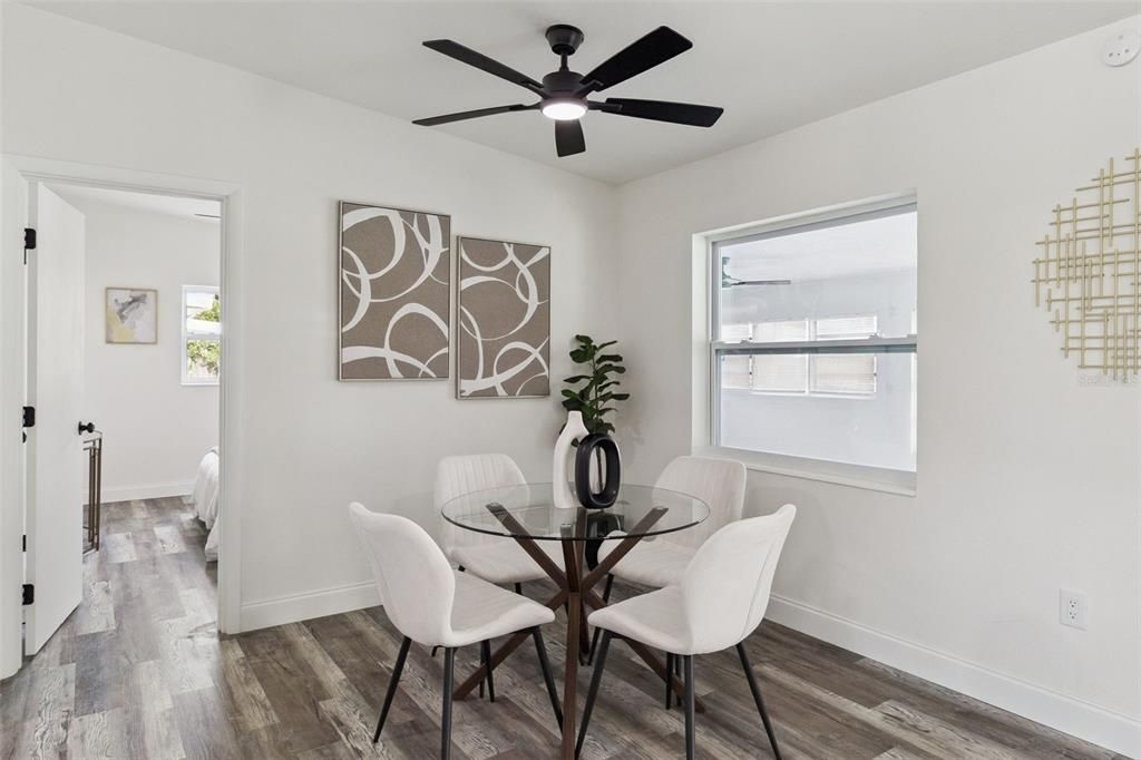 Activo con contrato: $295,000 (4 camas, 2 baños, 1516 Pies cuadrados)