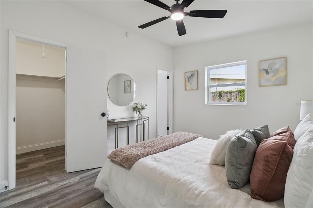 Activo con contrato: $295,000 (4 camas, 2 baños, 1516 Pies cuadrados)