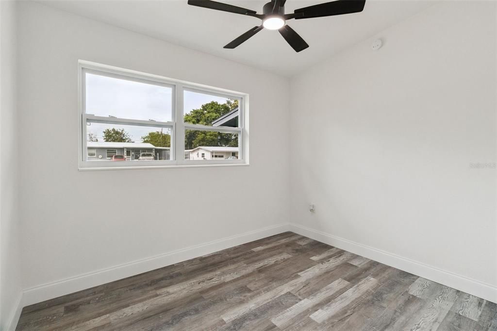 Activo con contrato: $295,000 (4 camas, 2 baños, 1516 Pies cuadrados)