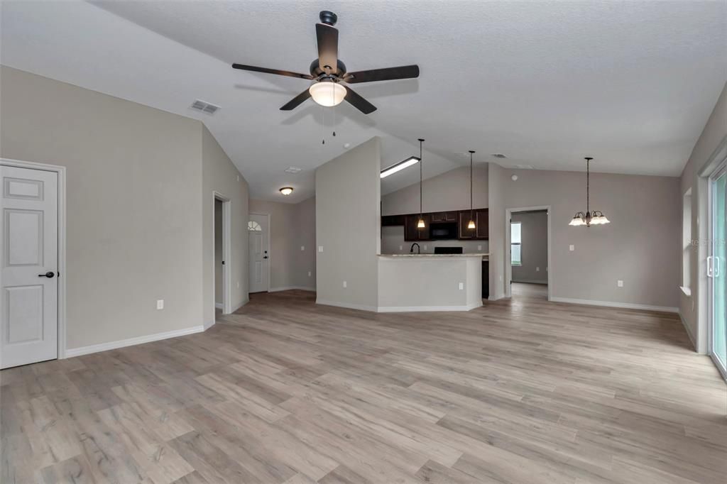 Active With Contract: $289,900 (4 beds, 2 baths, 1747 Square Feet)