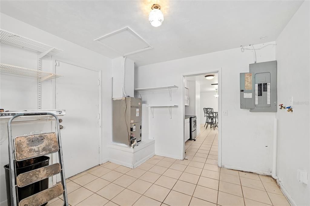 For Sale: $209,900 (3 beds, 1 baths, 1104 Square Feet)