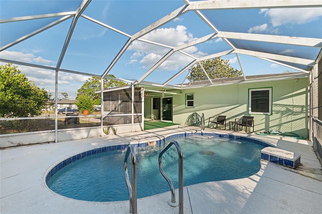For Sale: $209,900 (3 beds, 1 baths, 1104 Square Feet)
