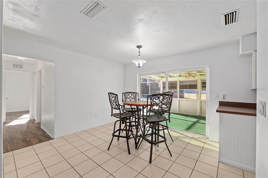 For Sale: $209,900 (3 beds, 1 baths, 1104 Square Feet)