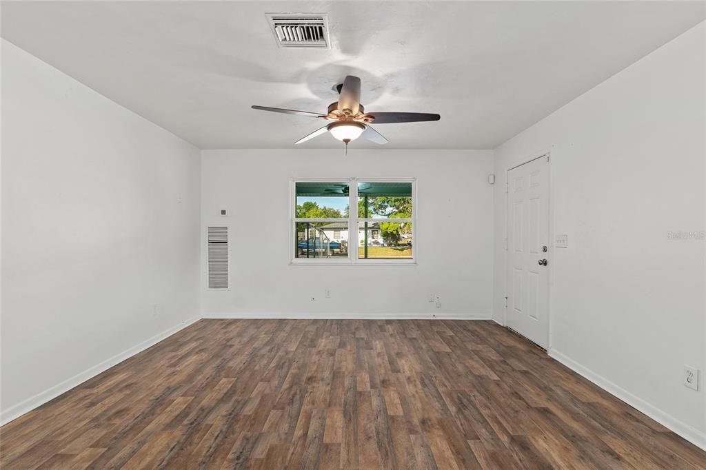 For Sale: $209,900 (3 beds, 1 baths, 1104 Square Feet)