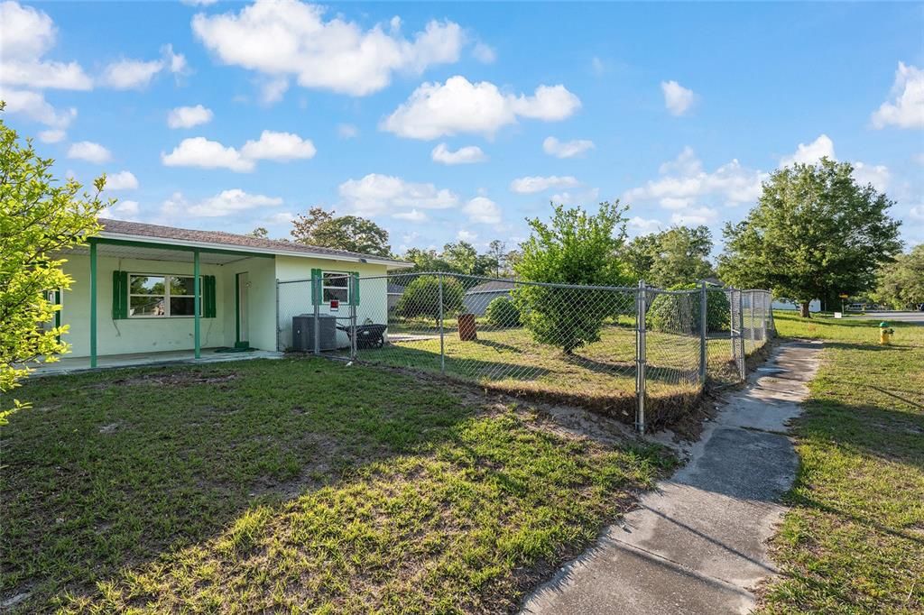 For Sale: $209,900 (3 beds, 1 baths, 1104 Square Feet)