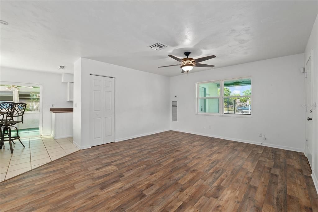 For Sale: $209,900 (3 beds, 1 baths, 1104 Square Feet)