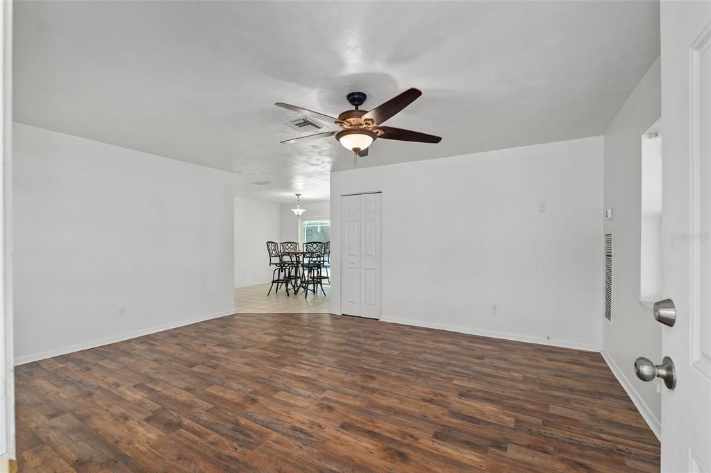 For Sale: $209,900 (3 beds, 1 baths, 1104 Square Feet)