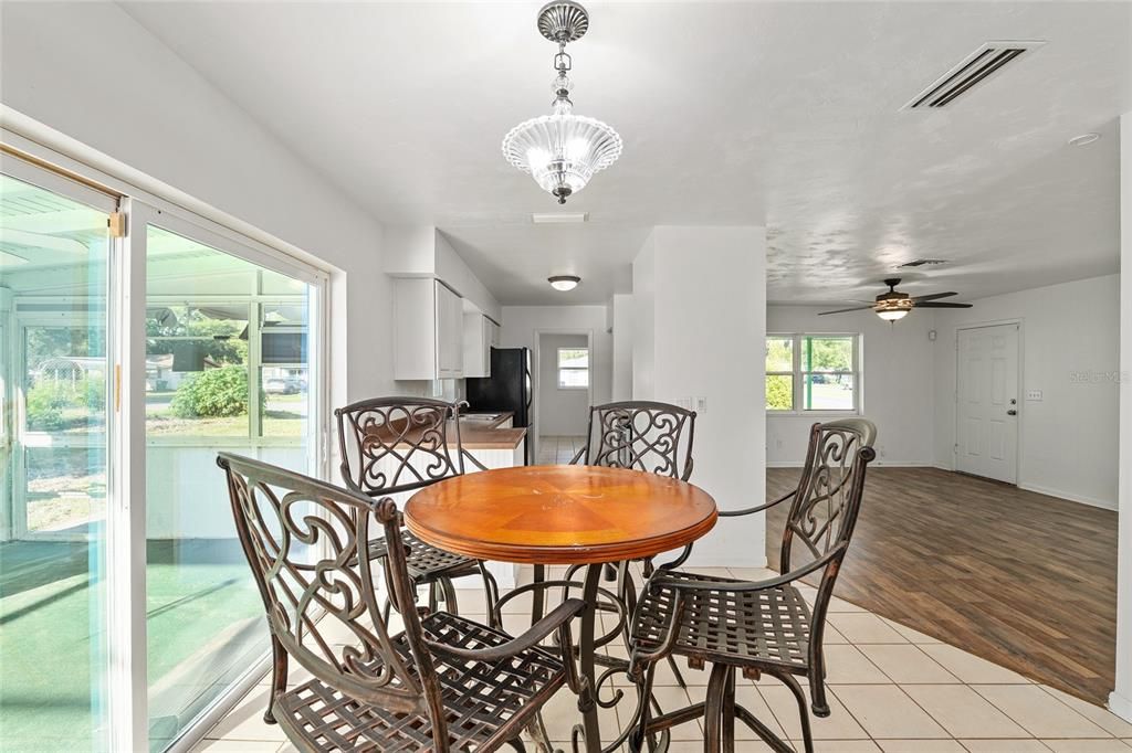 For Sale: $209,900 (3 beds, 1 baths, 1104 Square Feet)