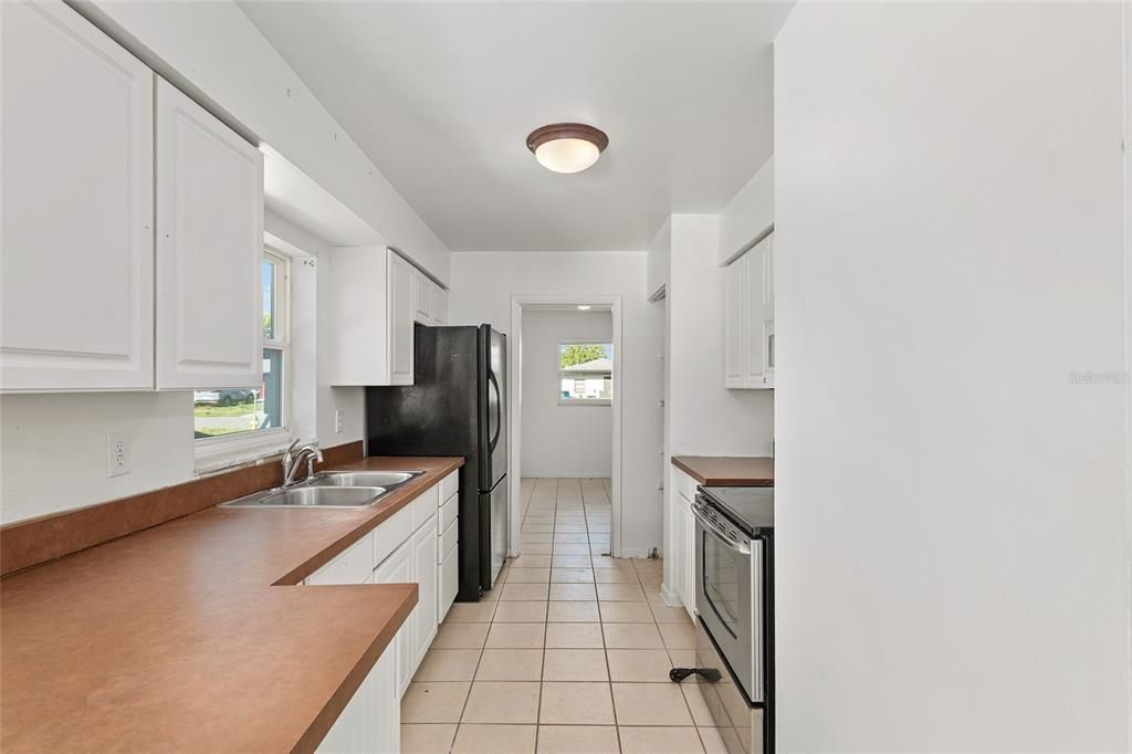 For Sale: $209,900 (3 beds, 1 baths, 1104 Square Feet)