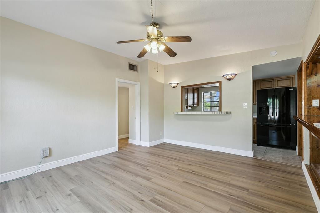 Activo con contrato: $299,900 (3 camas, 1 baños, 1059 Pies cuadrados)