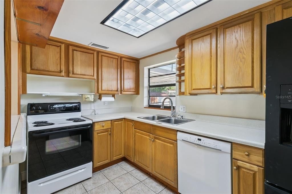 Activo con contrato: $299,900 (3 camas, 1 baños, 1059 Pies cuadrados)