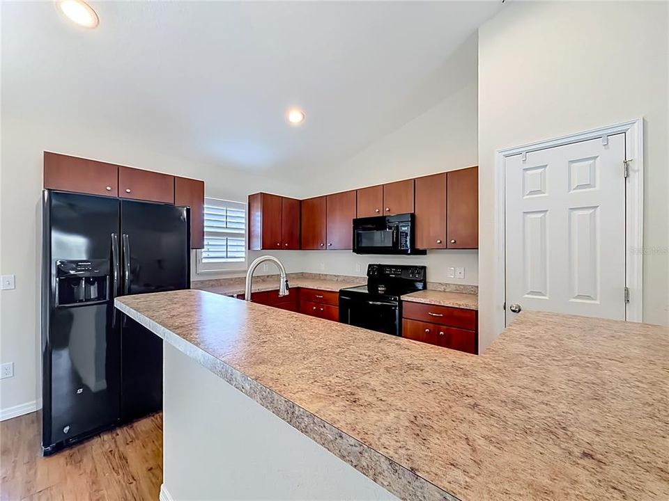 Activo con contrato: $220,000 (3 camas, 2 baños, 1252 Pies cuadrados)