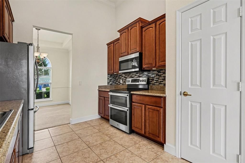 For Sale: $410,000 (3 beds, 2 baths, 1884 Square Feet)
