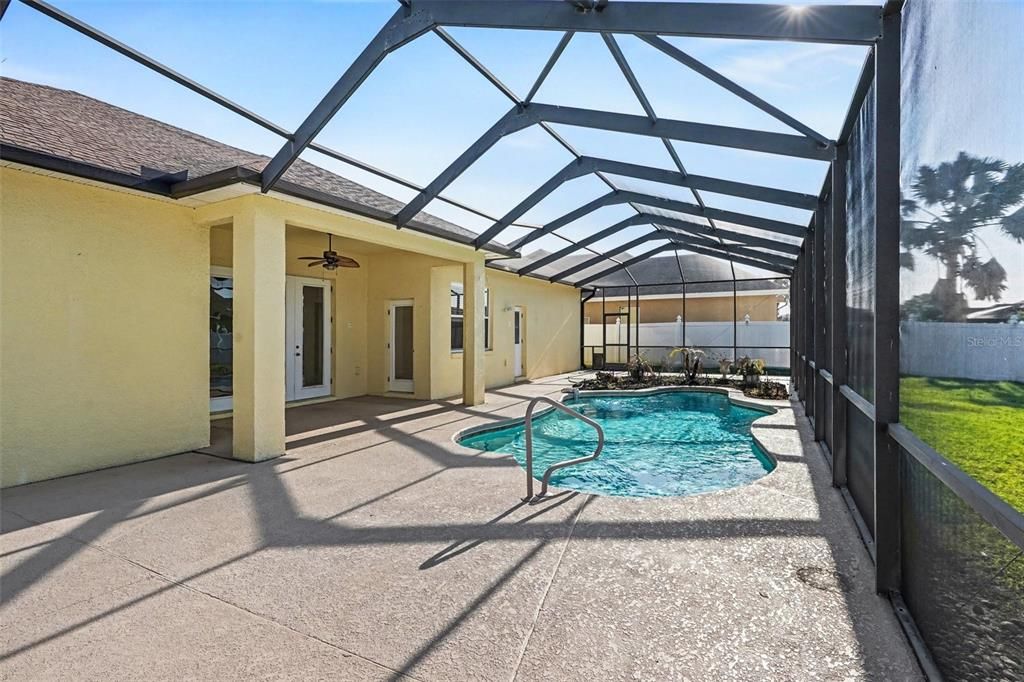 For Sale: $410,000 (3 beds, 2 baths, 1884 Square Feet)