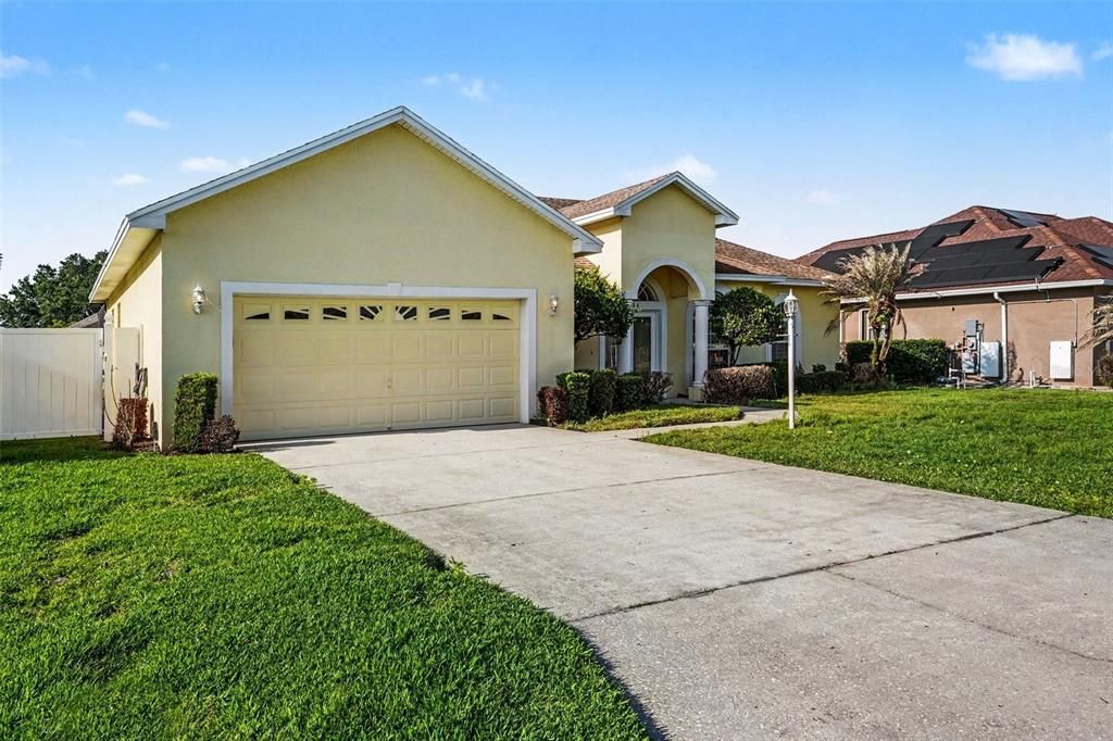 For Sale: $410,000 (3 beds, 2 baths, 1884 Square Feet)
