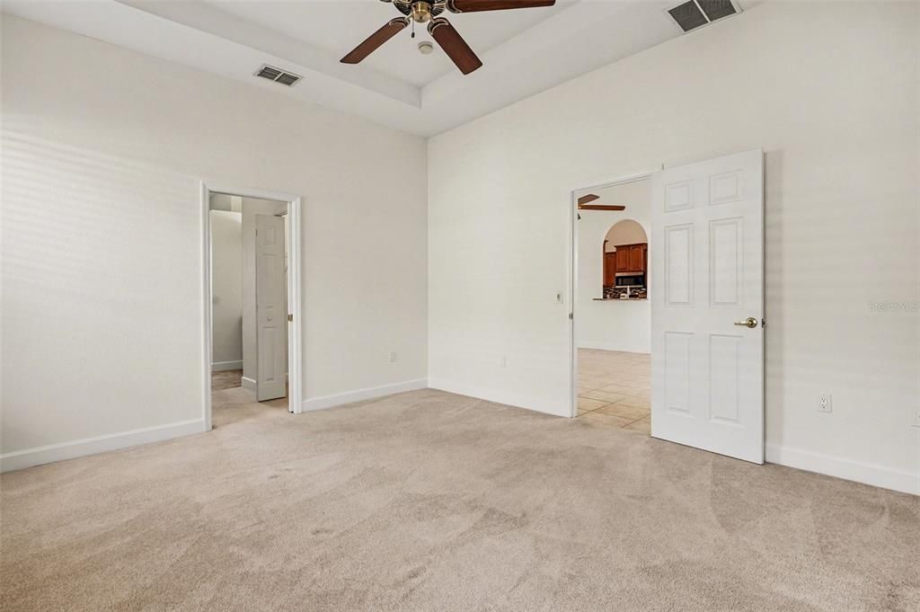 For Sale: $410,000 (3 beds, 2 baths, 1884 Square Feet)
