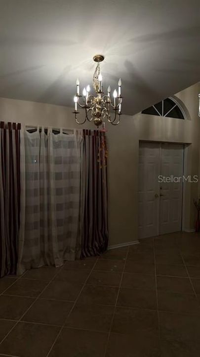 En Venta: $370,000 (3 camas, 2 baños, 2661 Pies cuadrados)