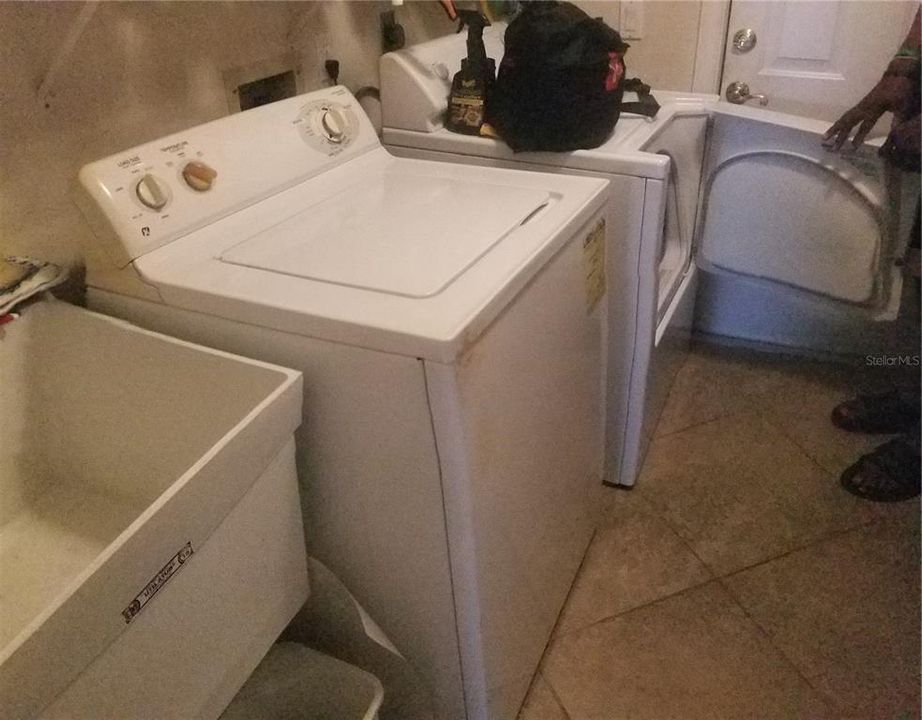 En Venta: $370,000 (3 camas, 2 baños, 2661 Pies cuadrados)