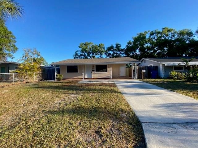 Active With Contract: $1,950 (2 beds, 1 baths, 826 Square Feet)