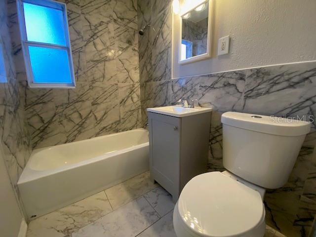 Active With Contract: $1,950 (2 beds, 1 baths, 826 Square Feet)