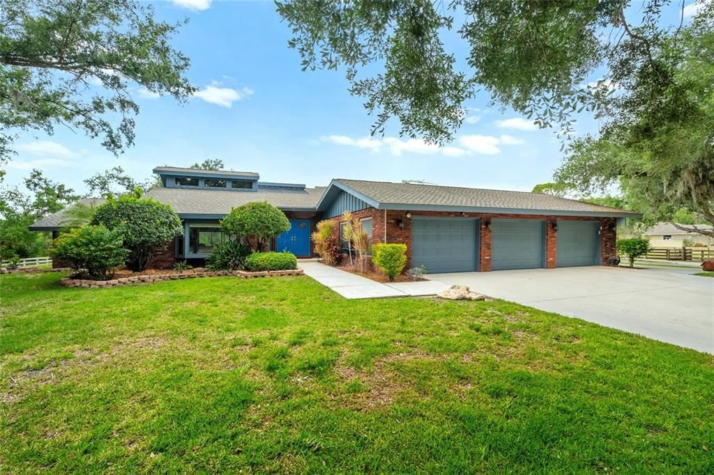 For Sale: $1,450,000 (3 beds, 2 baths, 3115 Square Feet)