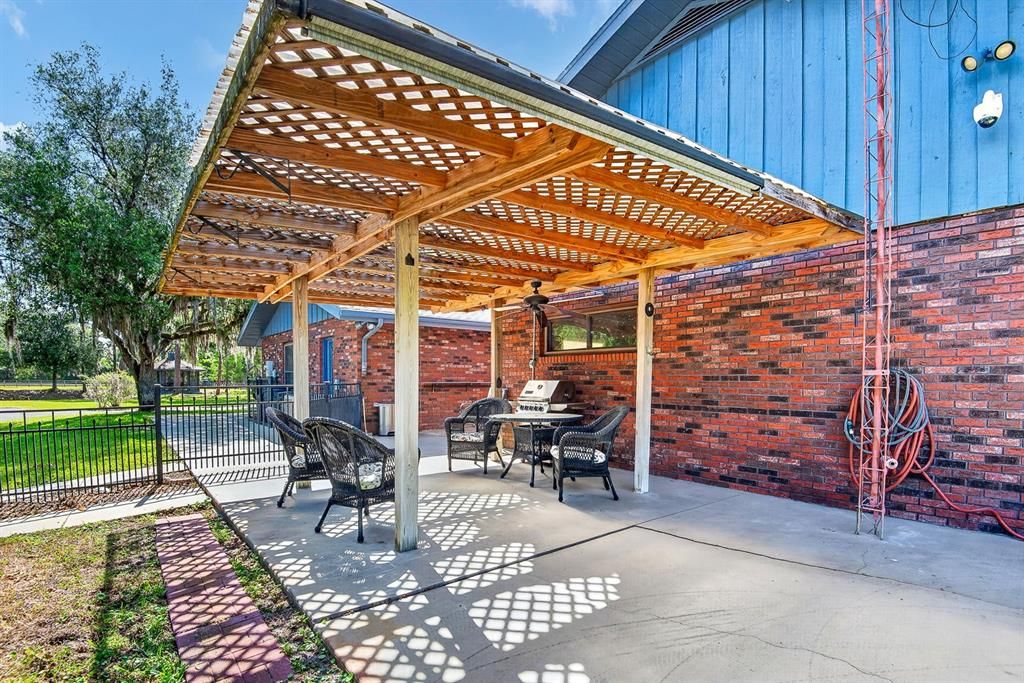 For Sale: $1,450,000 (3 beds, 2 baths, 3115 Square Feet)