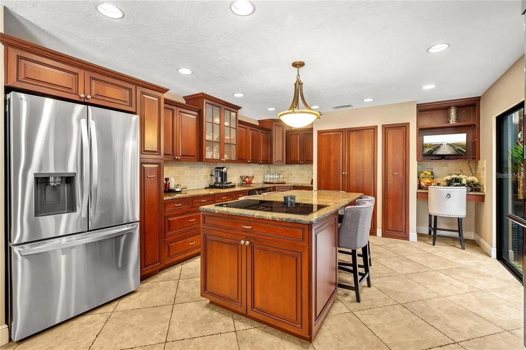 For Sale: $1,450,000 (3 beds, 2 baths, 3115 Square Feet)